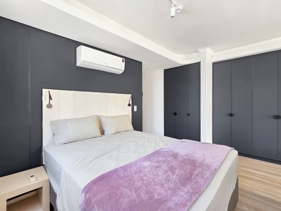 1 Bedroom Property for Sale in Vredehoek Western Cape